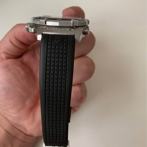 Tag Heuer Aquaracer Black and Silver Watch - Picture 7 of 8